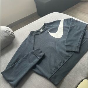 Nike dry fit size S cropped sweater